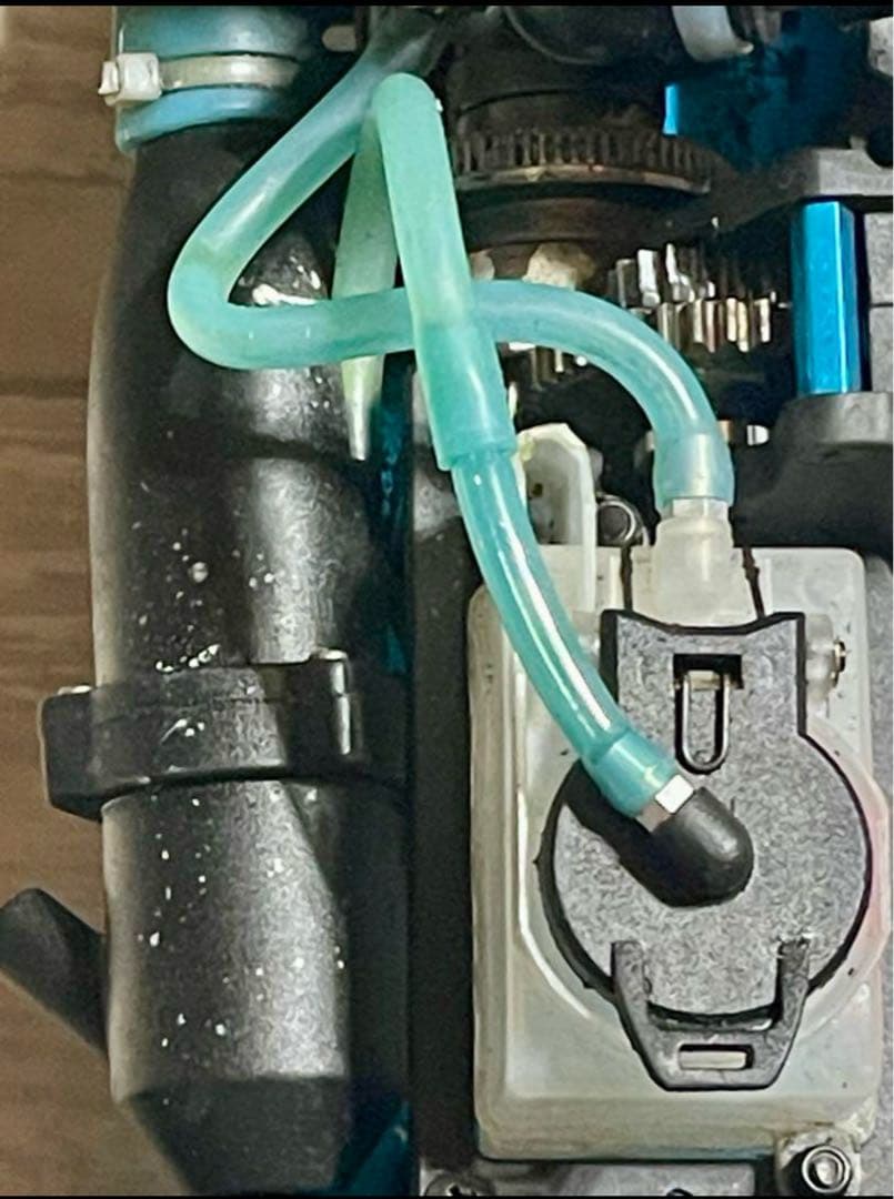 ホビーラジコンカー 冷却エンジン搭載