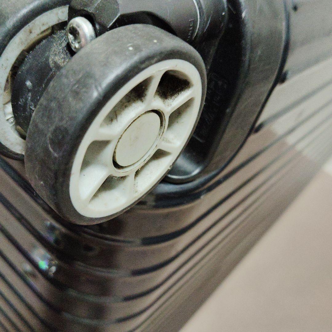 RIMOWAサルサエアー91リットル　ネイビー廃盤品　シール、ベルト付き