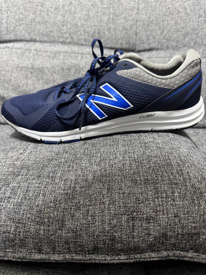 【ほぼ新品】ニューバランス　ランニングシューズ