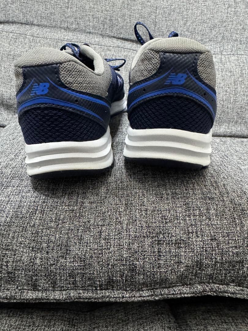 【ほぼ新品】ニューバランス　ランニングシューズ