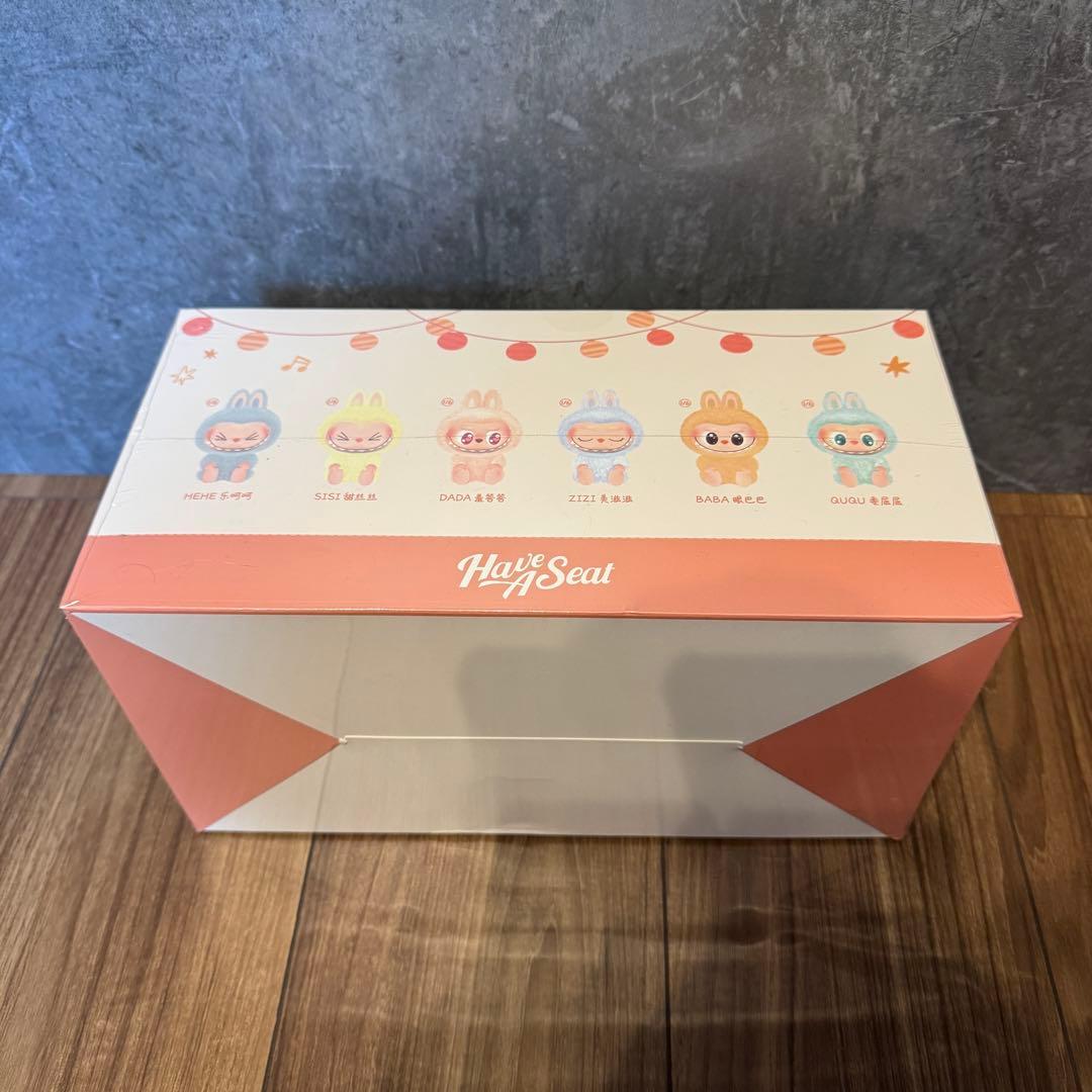 ポップマート ザ モンスターズ (ラブブ) ハブアシート ぬいぐるみ シリーズ