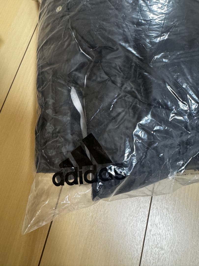 新品未使用adidas アディダス　ダウンベンチコート　130cm