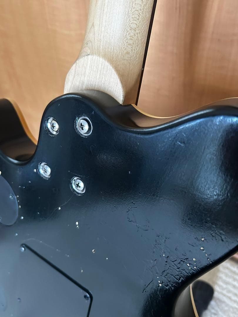 ミュージックマン風　カスタム抜け殻ギター