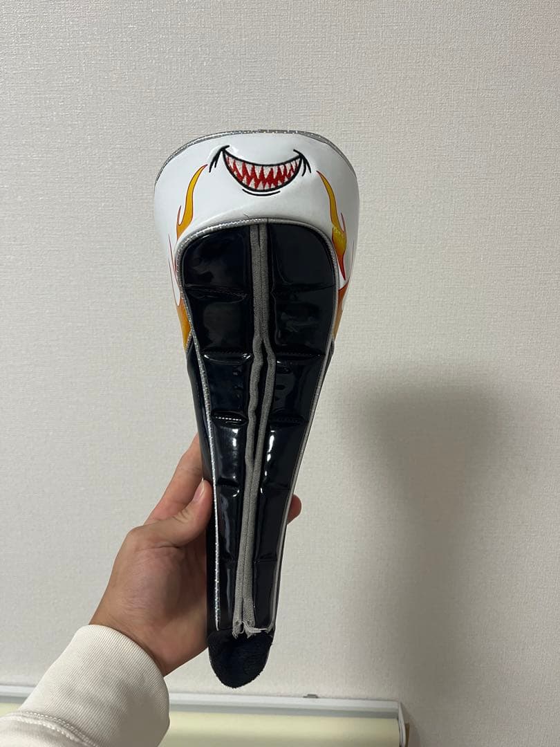 スリクソンキャディバック　ガオモンスター　ヘッドカバー、アイアンカバー、フード付