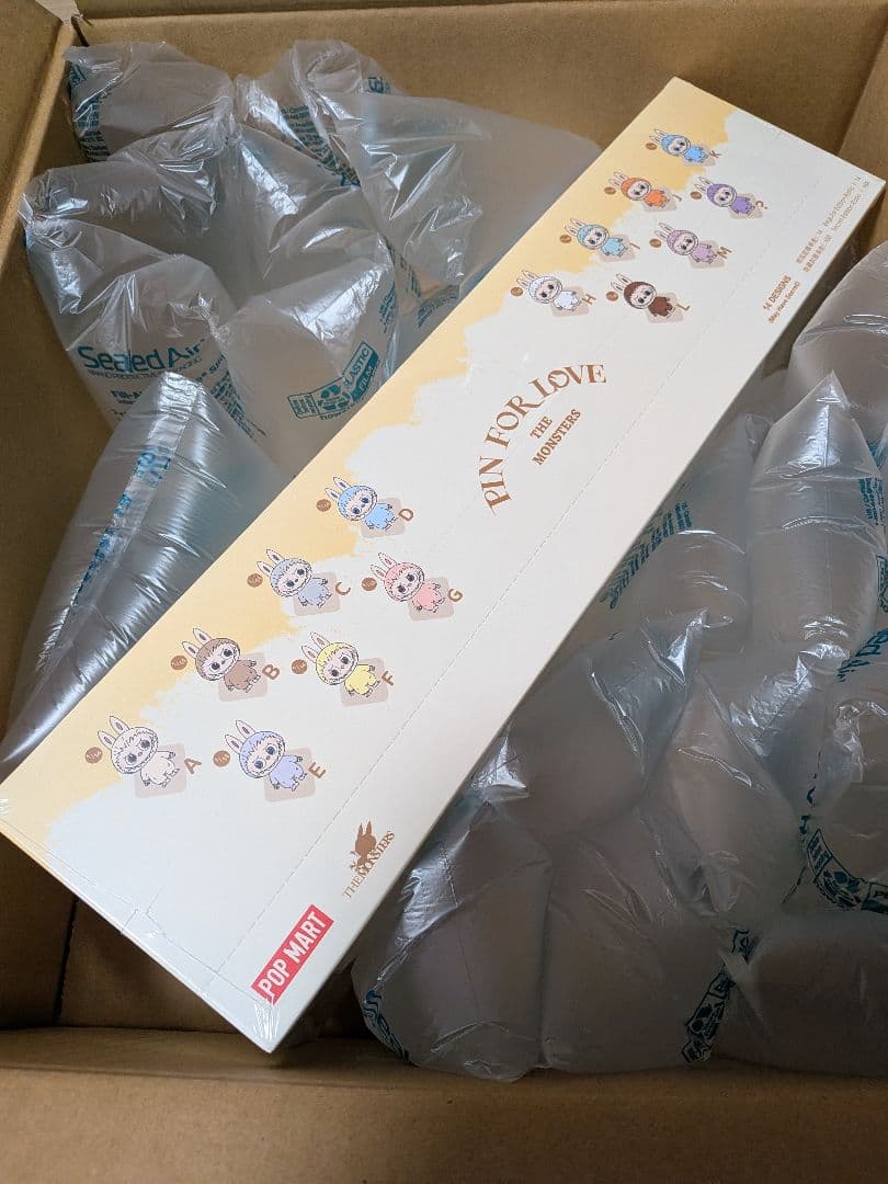 【POP MART段ボール付き、シュリンク付き】PIN FOR LOVE ラブブ