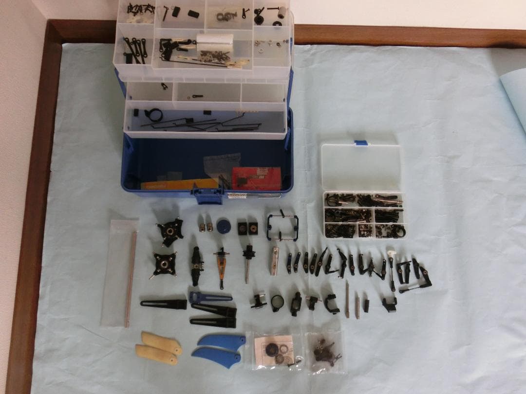 ★1003小僧　ヒロボー　シャトル　ラジコンヘリコプター　金属部品多数