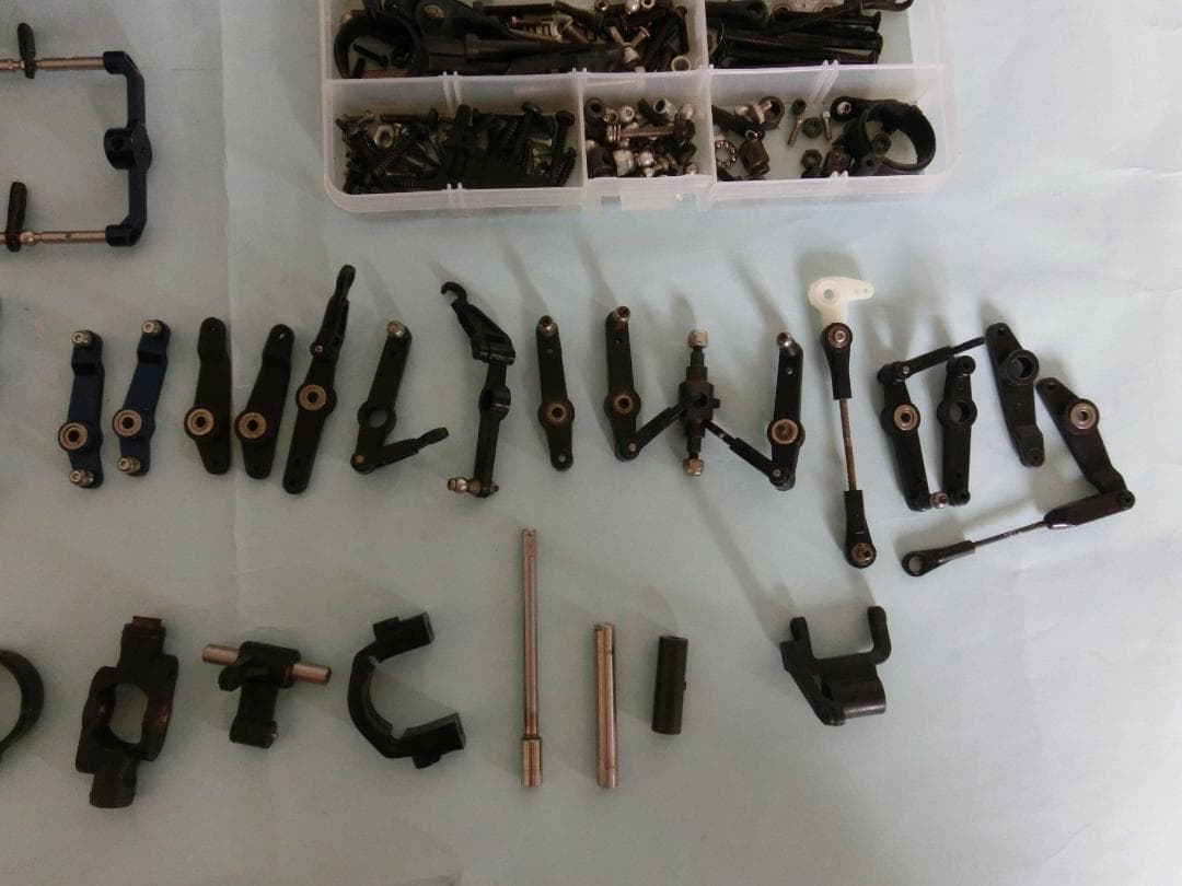 ★1003小僧　ヒロボー　シャトル　ラジコンヘリコプター　金属部品多数