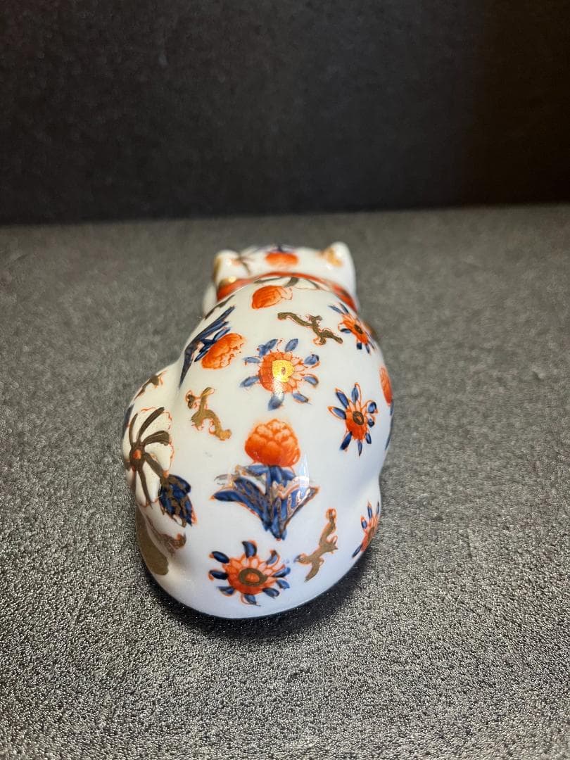 ■　伊万里 陶器 金彩 眠り猫 猫 縁起物 置物 飾物　■
