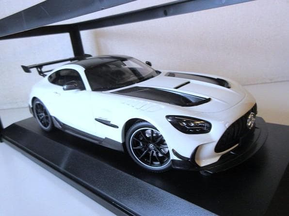 特価 MINICHAMPS 1/18 メルセデス AMG GT ブラックシリーズ