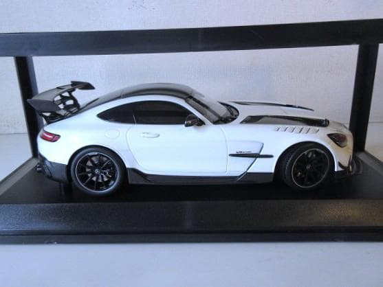 特価 MINICHAMPS 1/18 メルセデス AMG GT ブラックシリーズ