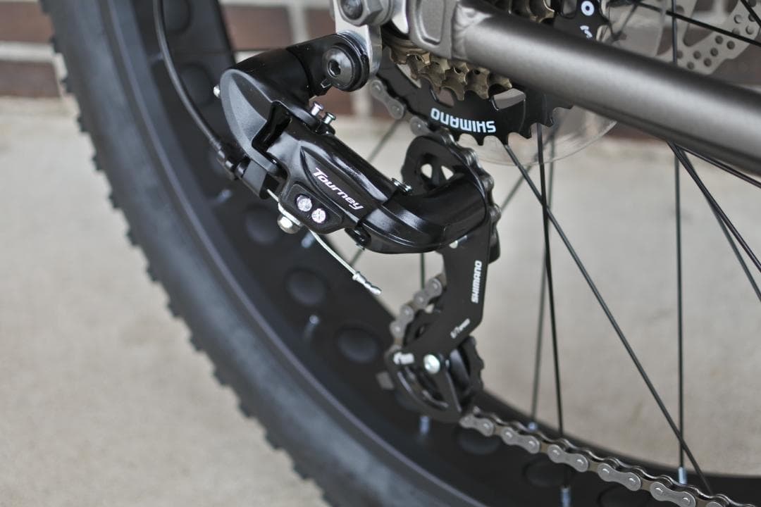 未使用26×4.0インチファットバイク！フロントサスペンション、２１ギヤ