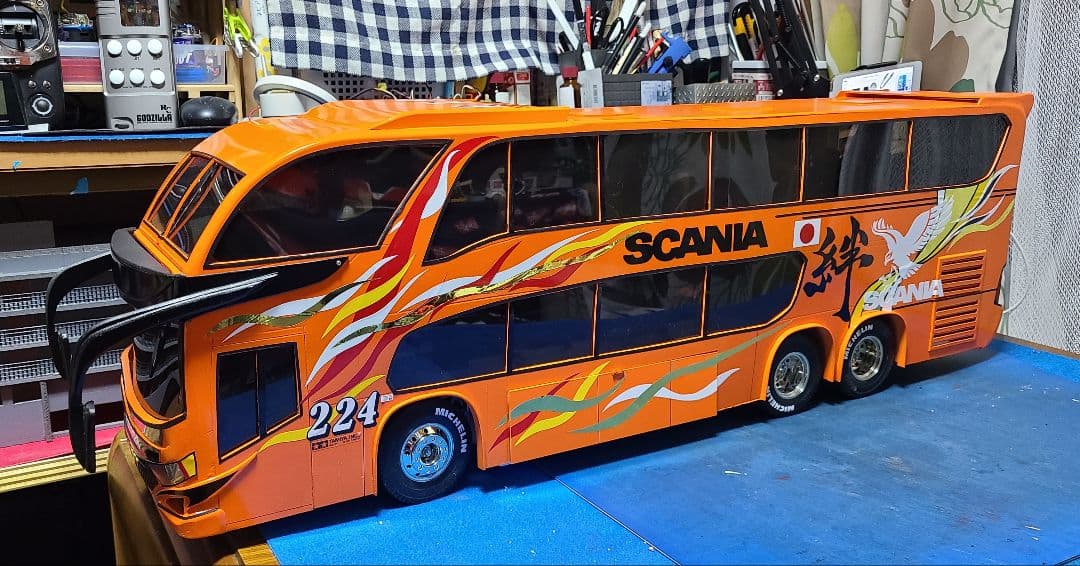 タミヤ1/14　自作バスボディー