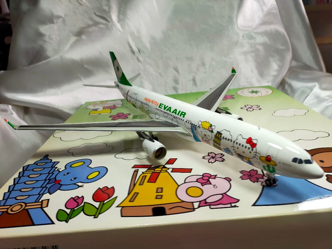 1/200 エバーエアー エアバスA330-300　ハローキティアラウンド〜