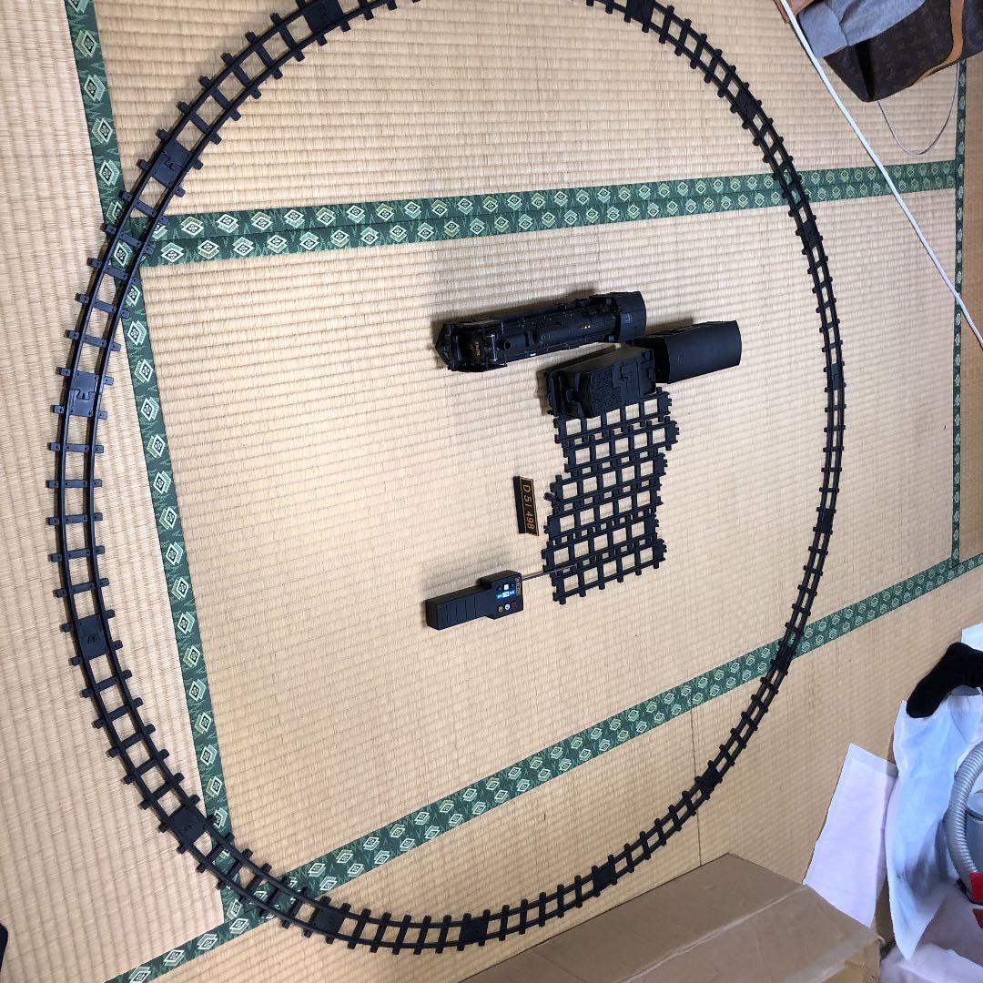 蒸気機関車のラジコンです　新品だと4万ぐらいするのでお手頃です。