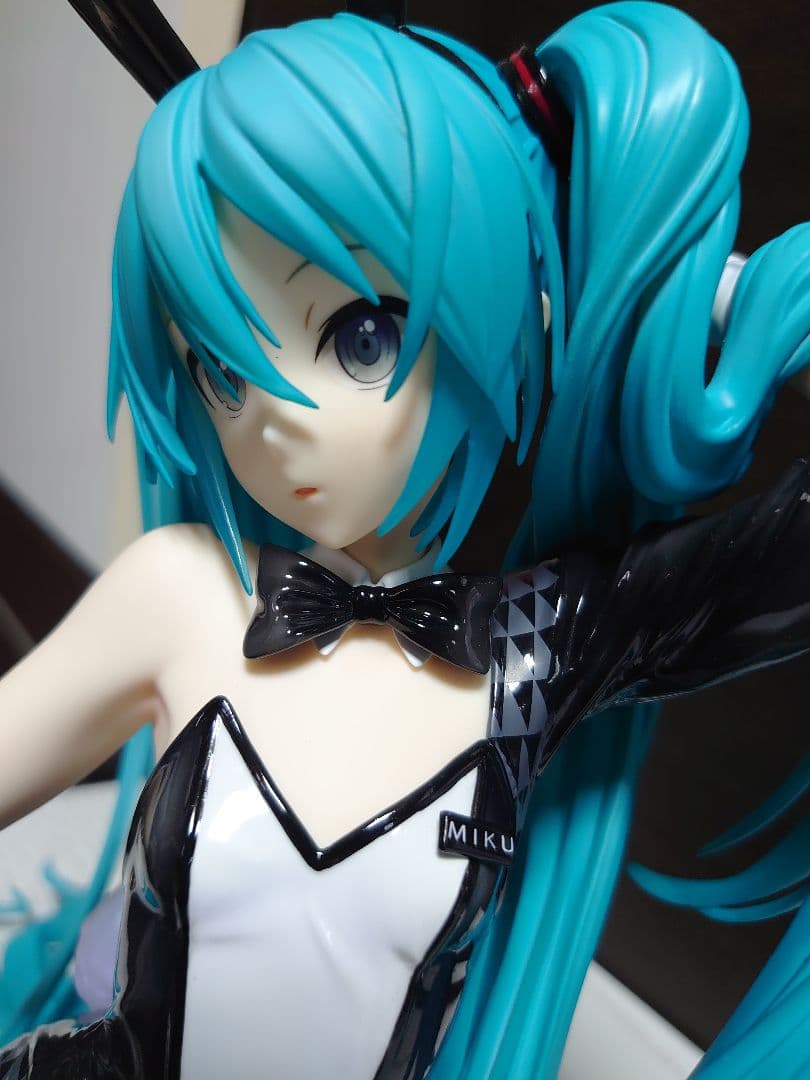 初音ミクバニーVer. Art by 三目YYB 1/4Scale Figure