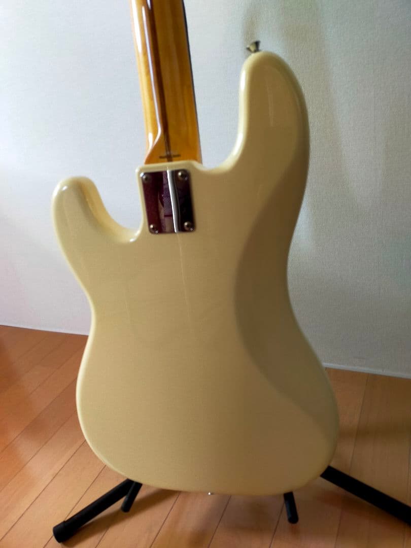 Tokai Hard Puncher エレキベース アイボリー　PB40