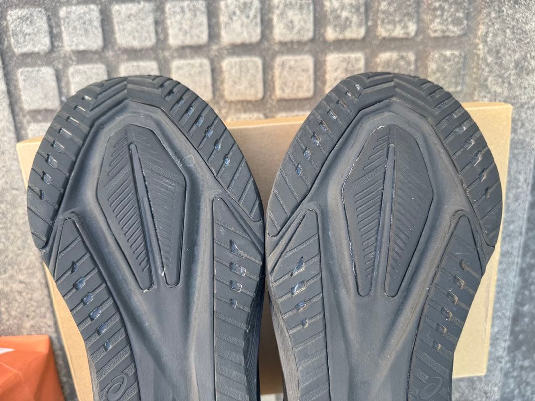 スパイク・シューズ ASICS novablast 5 28cm