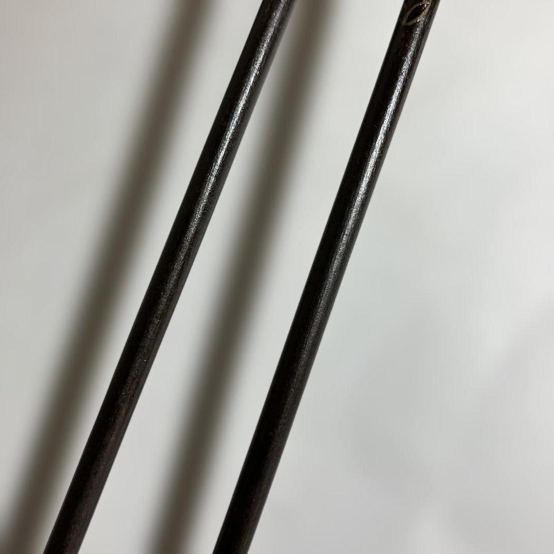 茶道具「鉄時代七宝象嵌飾火箸　松華作」 （長さ２８．５㌢／一組４４㌘）