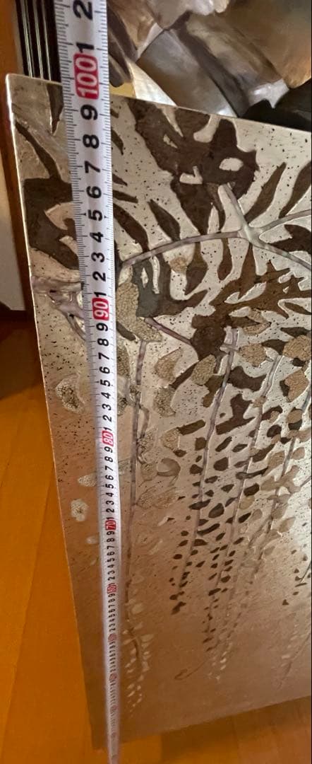 ドン・シェル・メタルウェアの鍾乳石花瓶スタンドとアロエの花瓶