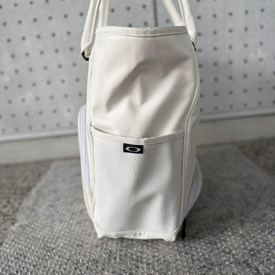 【オークリー】人気スカル刺繍ロゴ 合成皮革 ゴルフトートボストンバック 大容量‼️