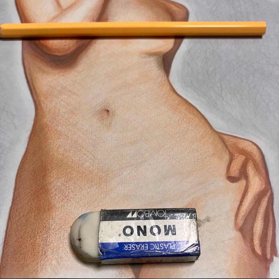 女優画25 額装品　額縁寸法32.0㎝×29.0㎝×1.5㎝　カラー着色　定款付