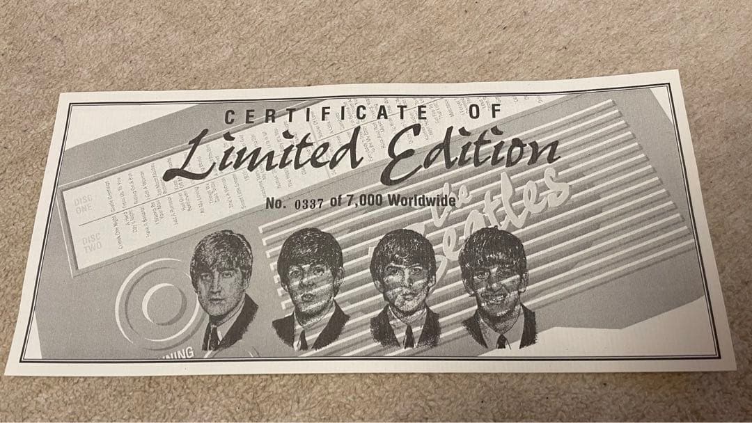 The Beatles 'Live at the BBC' 限定版ラジオ型ケース