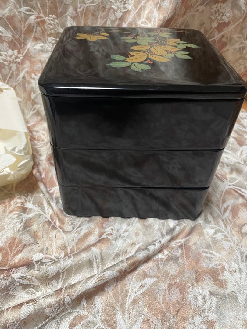 会津塗 三段重箱 天然木 うるし塗 草花蒔絵 黒塗り 漆器 正月 おせち 共箱付