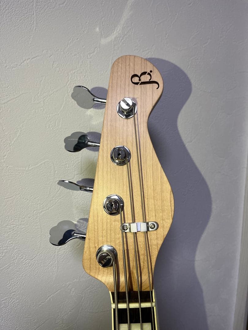 バンドが聞こえやすくなるベース　Black Smoker BETA J4