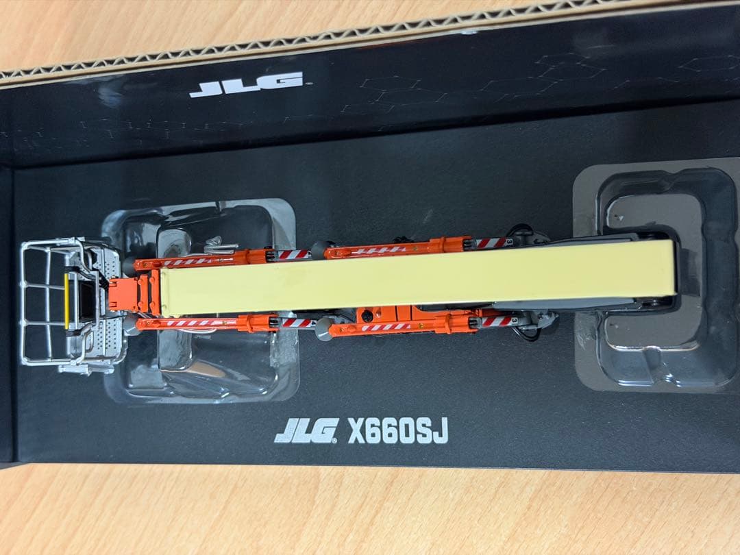 【新品未使用】 JLG X660SJ ブームリフト：建機 スケールモデル1/32