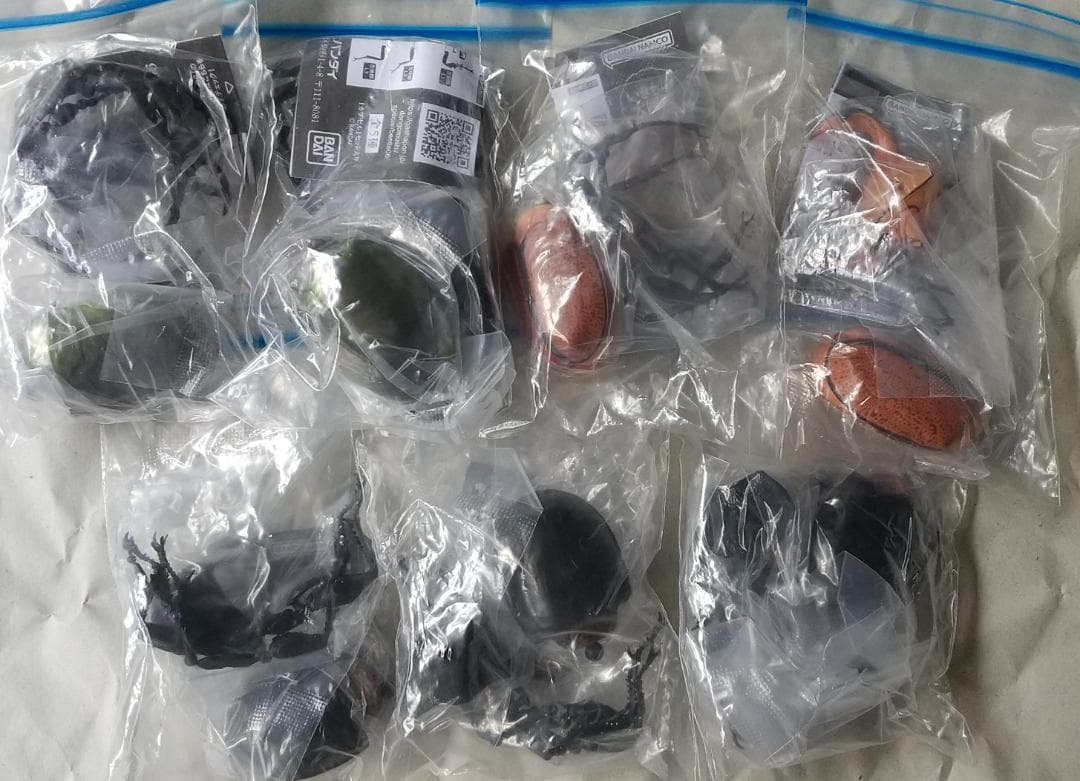 ガシャポン　いきもの大図鑑　かぶとむし くわがた かまきり サソリ　セット