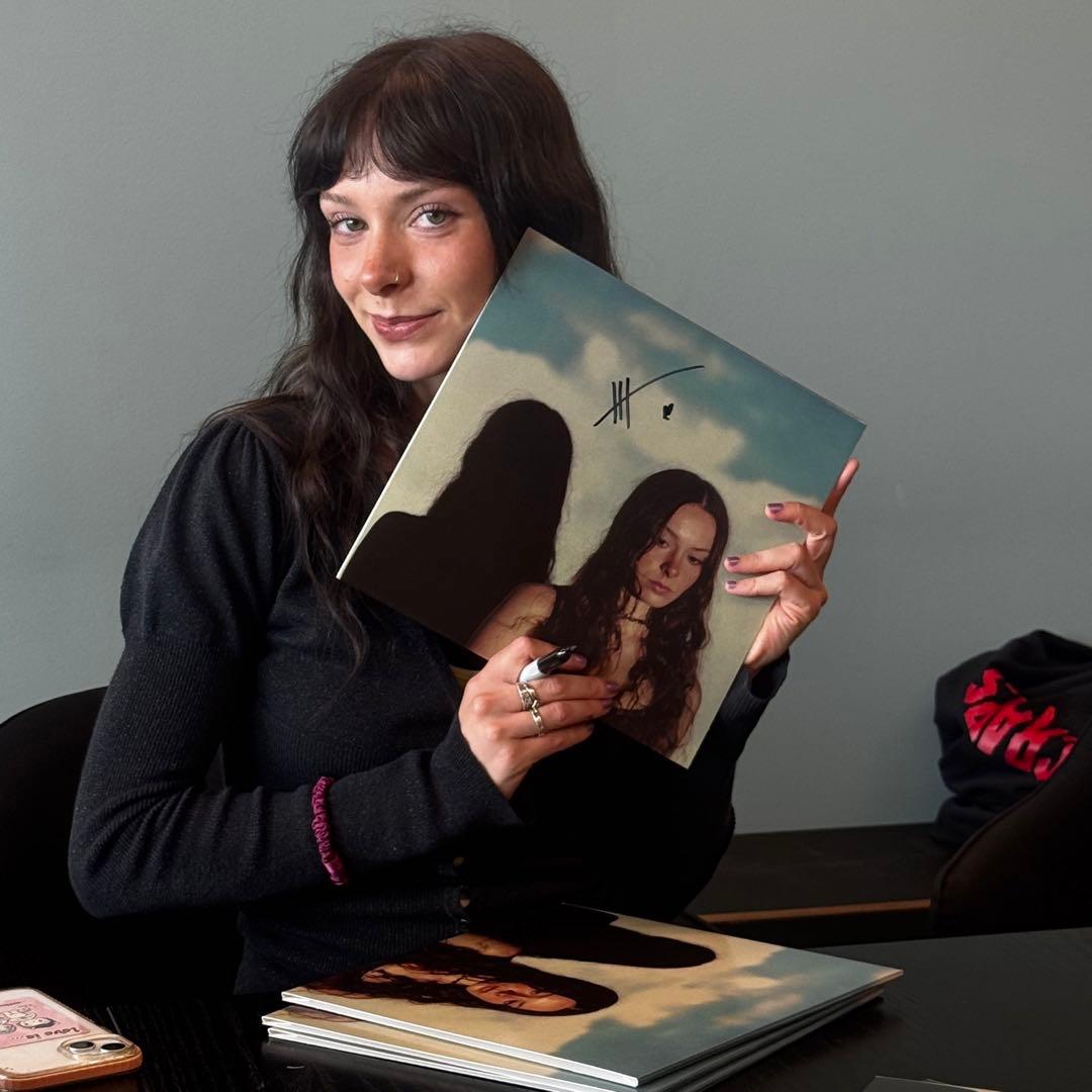 Holly Humberstone 直筆サイン入り レコード