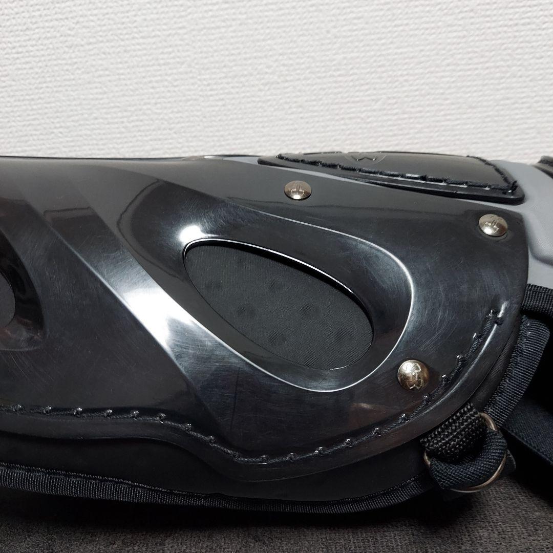 あ*わ様 UA　アンダーアーマー　キャッチャー防具　プロテクター　レッグガード