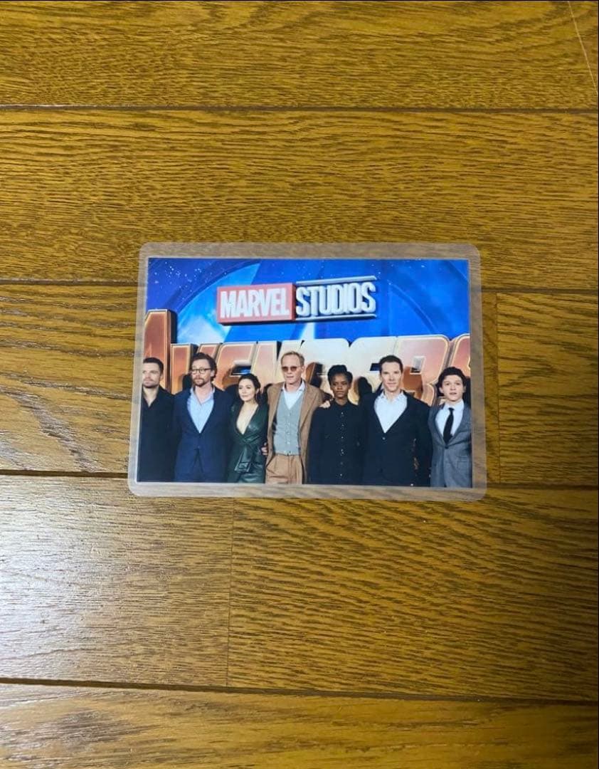 エリザベスオルセン　直筆サイン入り写真　スカーレット・ウィッチ