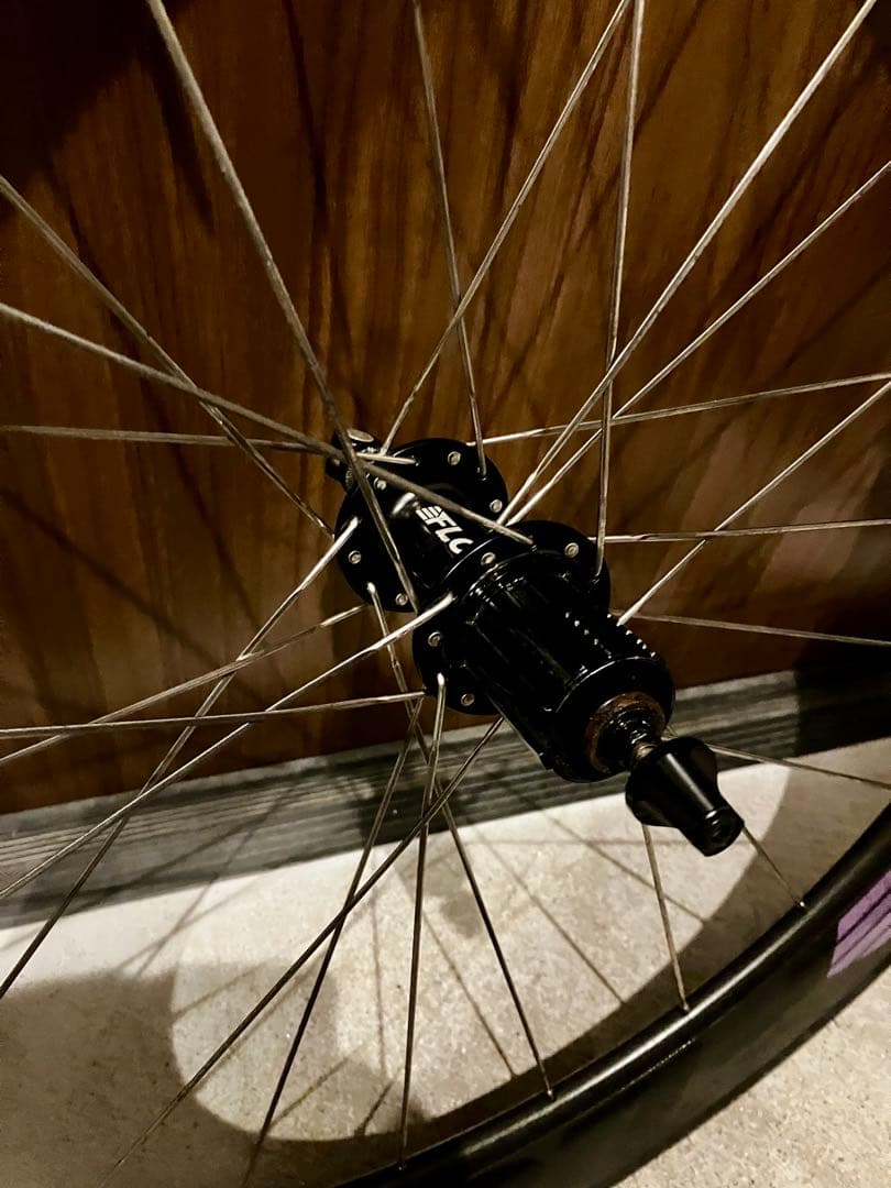 FLO カーボンディープリムホイール