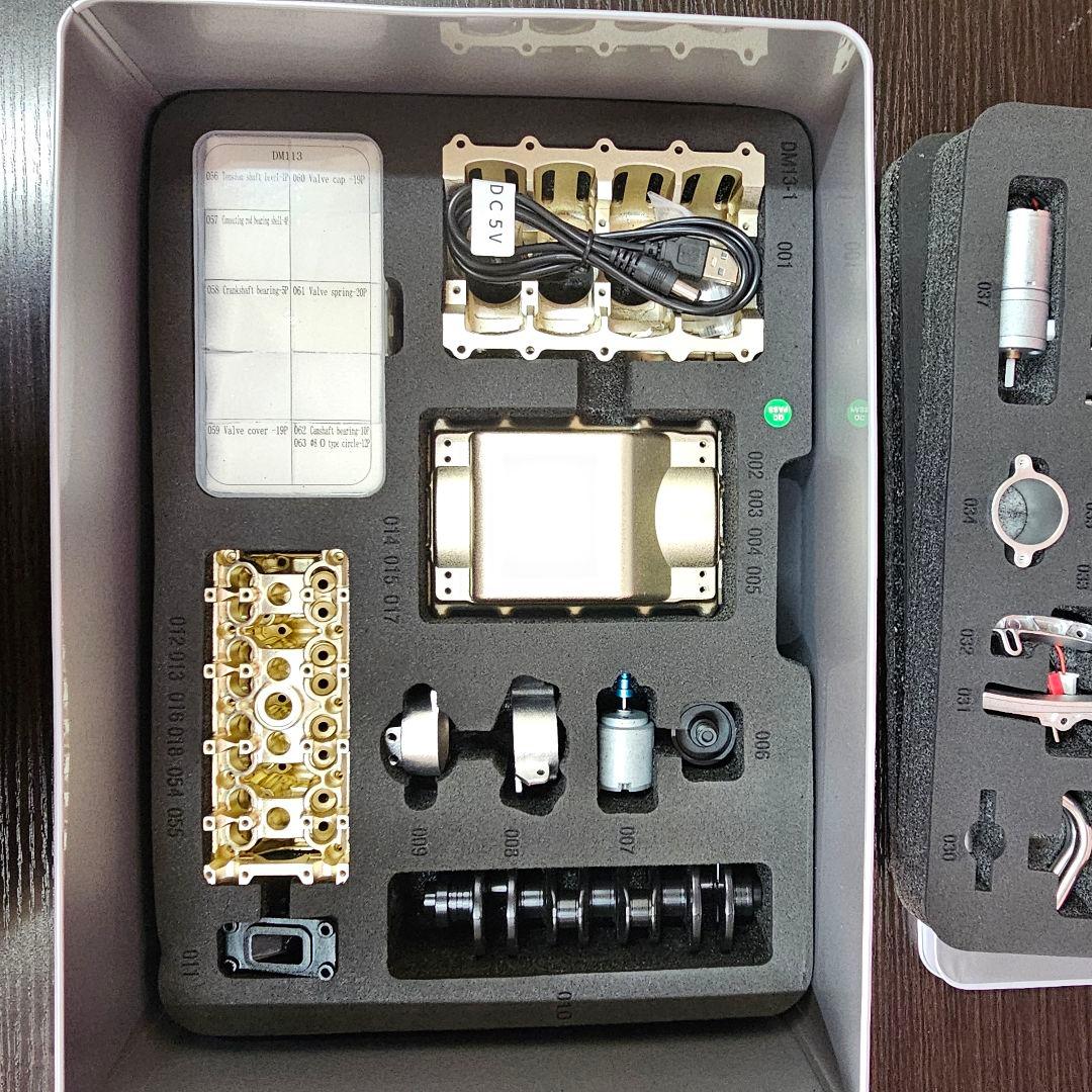 Teching 4気筒エンジン 組み立てキット DM13　エンジン模型