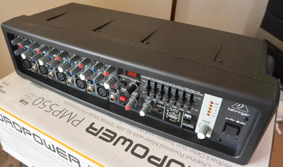 Behringer EUROPOWER PMP500 パワードミキサー