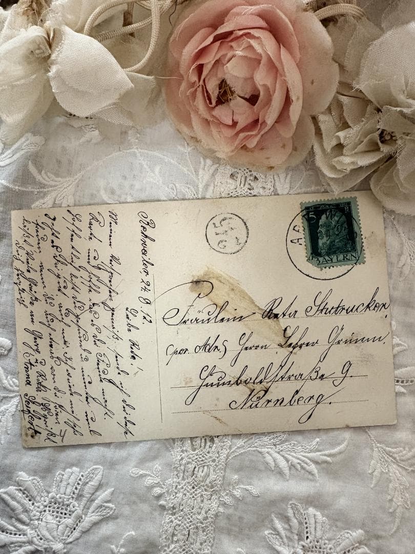 アンティーク ポストカード 薔薇の髪飾りの美しい少女