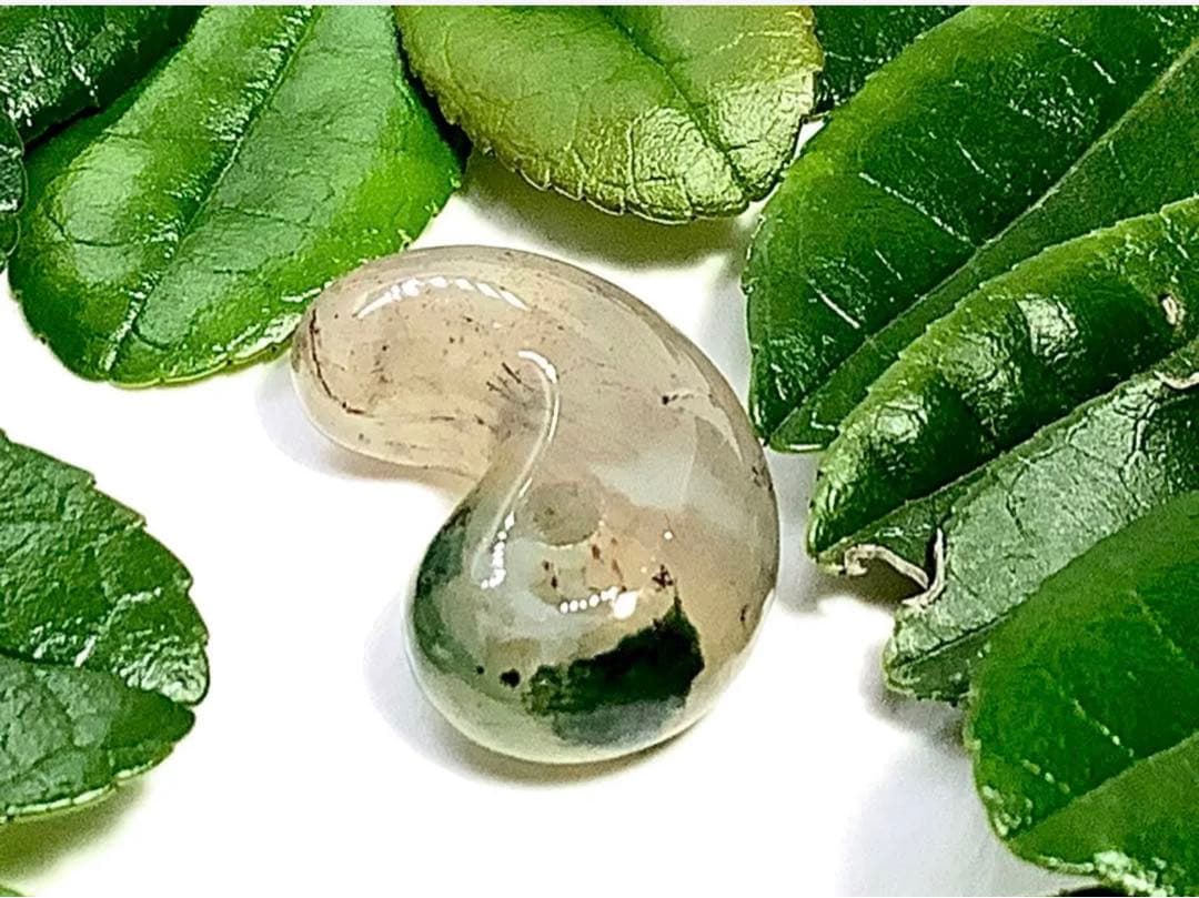 ✳絶品‼️佐渡の錦紅石『岩谷口五色勾玉』勾玉の最上位‼️ 2度と見る事はありません‼️