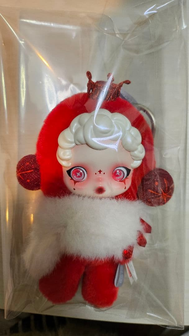 POP MART 赤 ぬいぐるみ 耳あて付き
