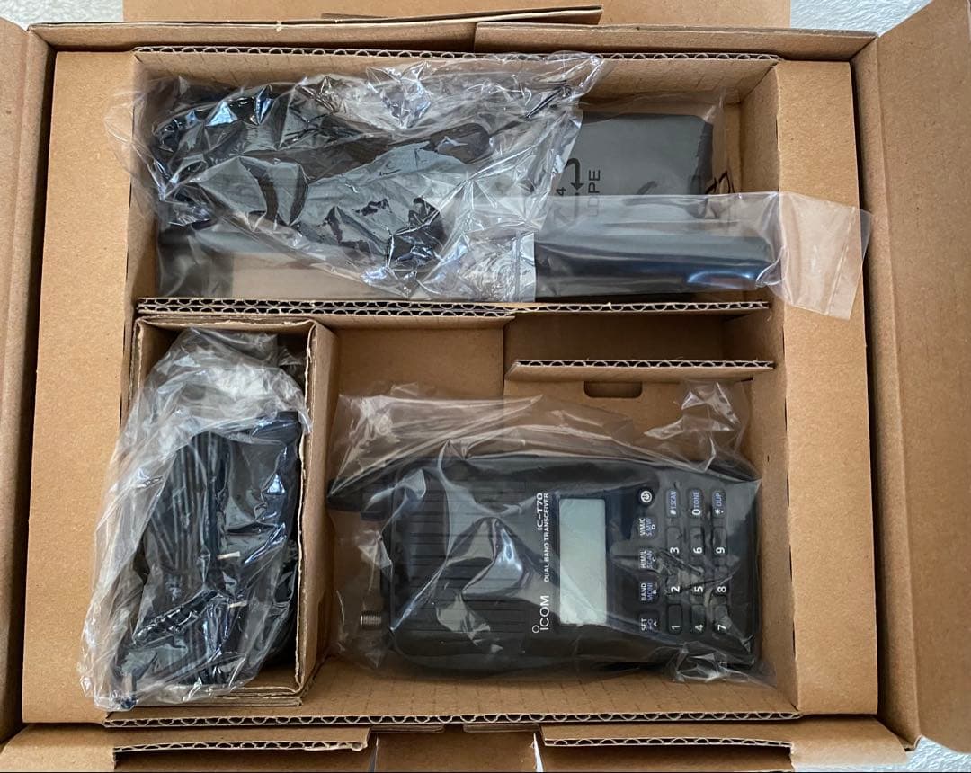 ICOM IC-T70 トランシーバー