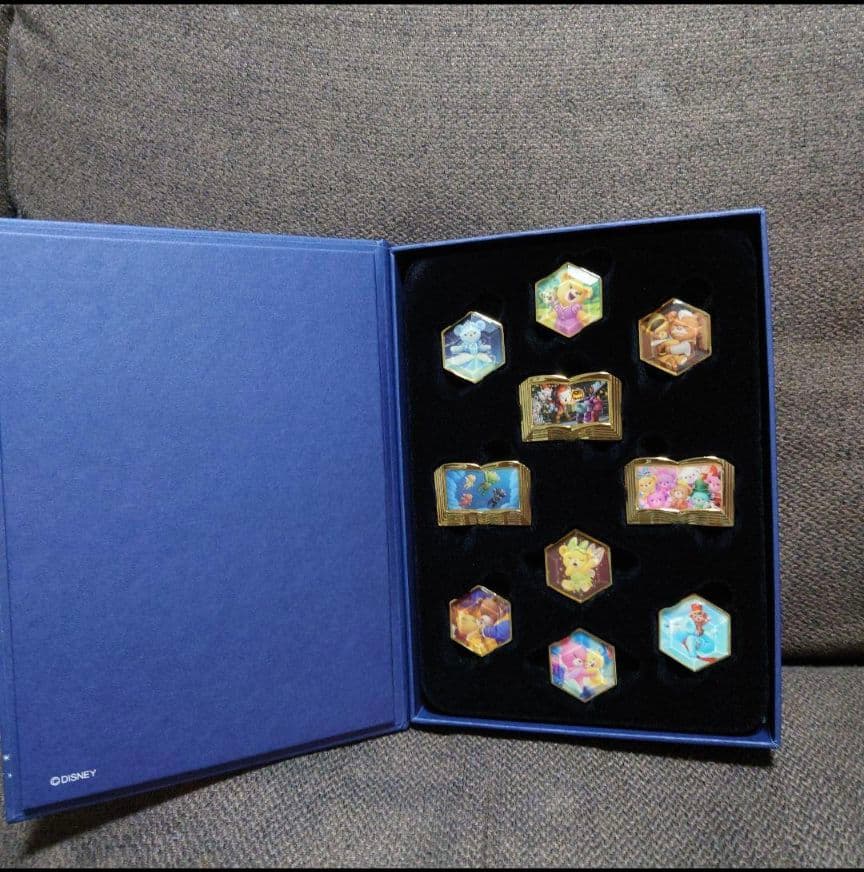 ユニベアシティ プリンセスユニベアシティ10周年　ピンバッチ＆コレクションブック