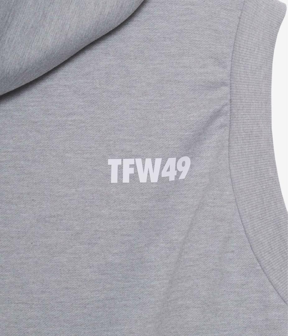 新品タグ付き⭐️TFW49 ⭐️2026FW新作⭐️ ベスト　ホワイト　フーディ　L