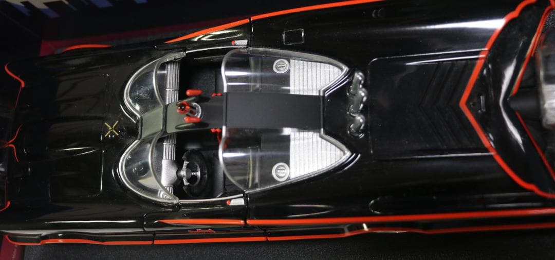 貴重　HOTWHEELS 製　初代バットモービル（ＴＶ版）　 1/18　中古品