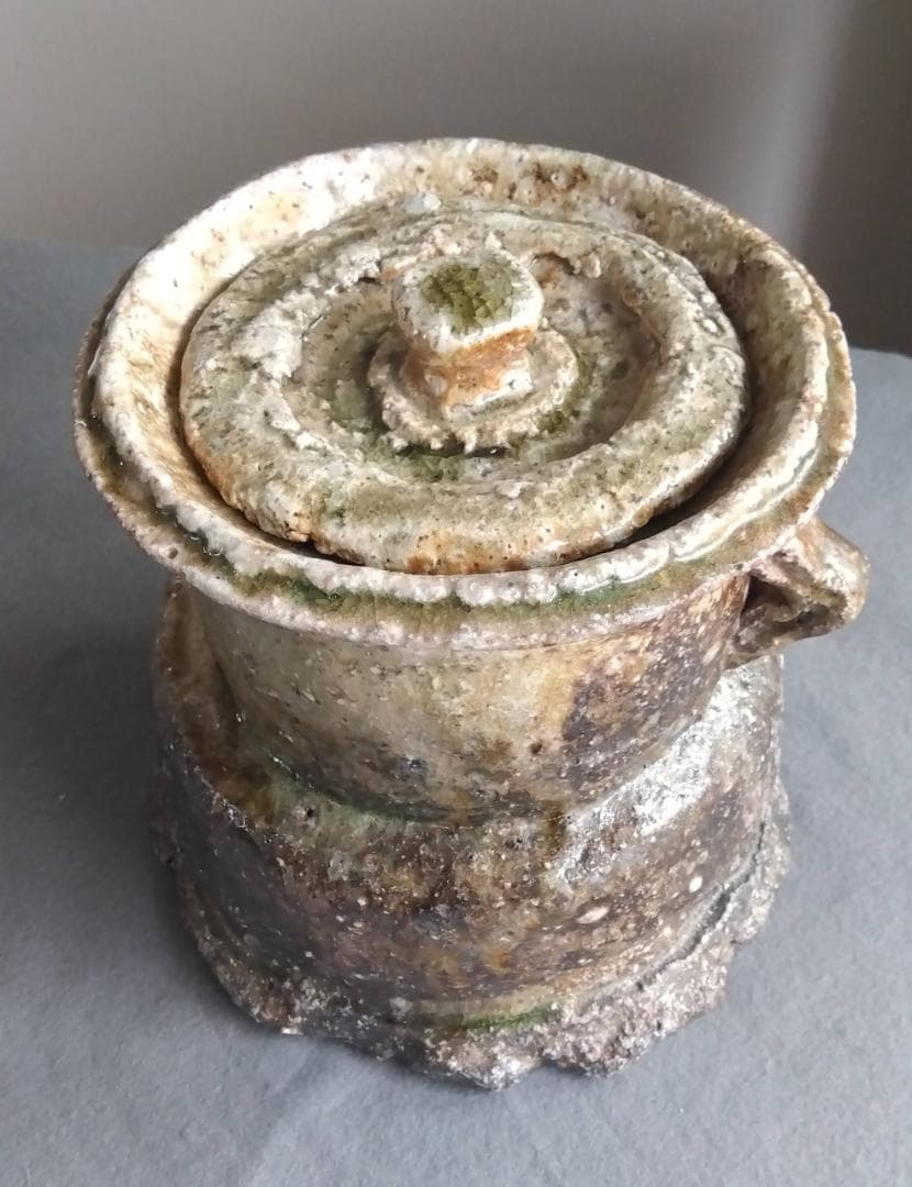 信楽焼　自然灰釉究極美逸品　谷清右衛門　茶道具伊賀写 双耳水指 塗蓋 付　共箱