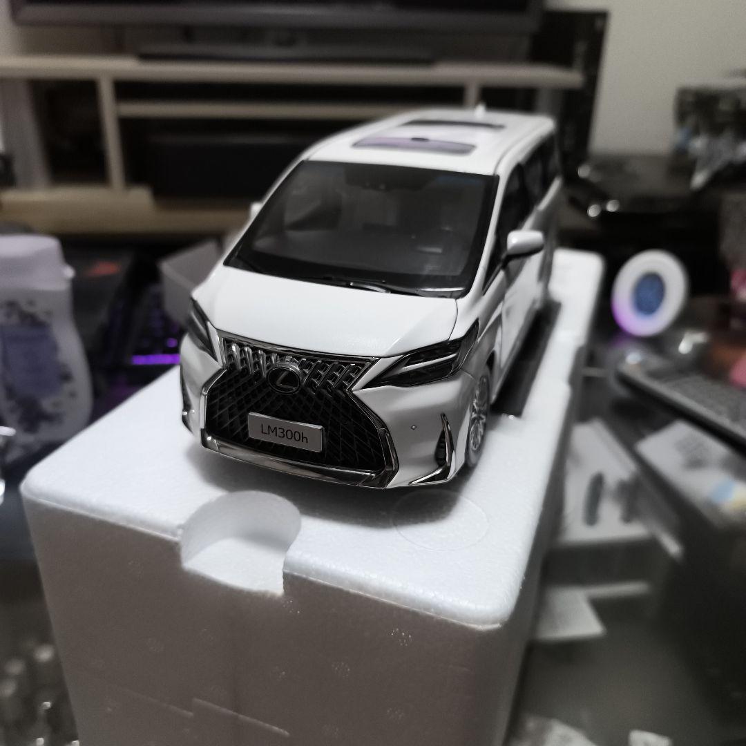 京商 1/18レクサス Lexus LM300h ホワイト