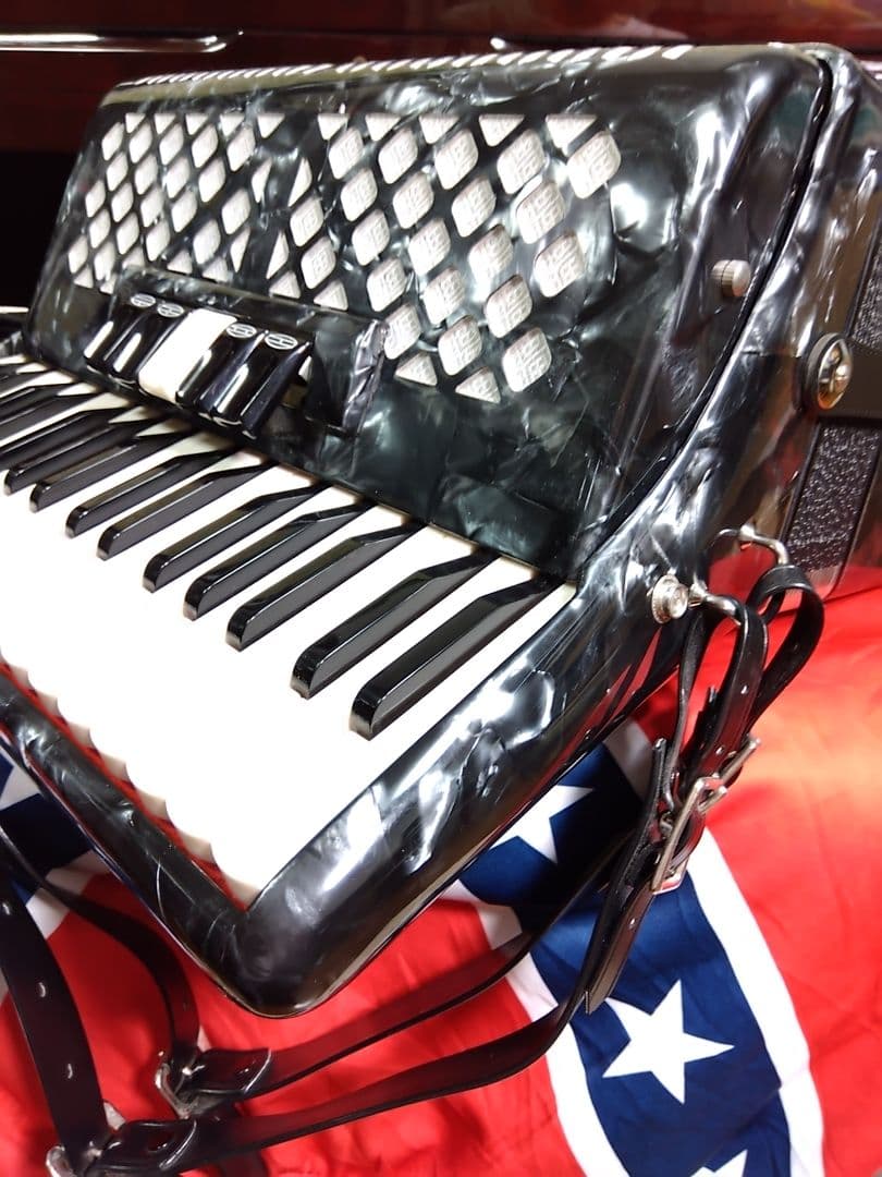 TOMBO Grandaile GT-60 アコーディオンケース付、簡易調律済