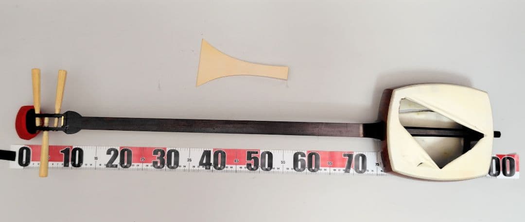 C059 【中古】三味線（子持ち綾杉／金細／二本溝）ケース付（バチ有）／修理前提