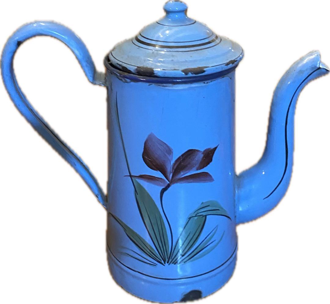 ヴィンテージ、イギリスで購入。青い花柄のホーロー製ポット