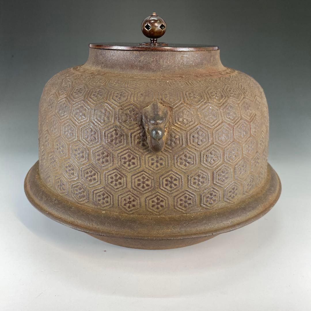 【茶道具】高橋敬典造　真形羽付亀甲文釜（共箱）