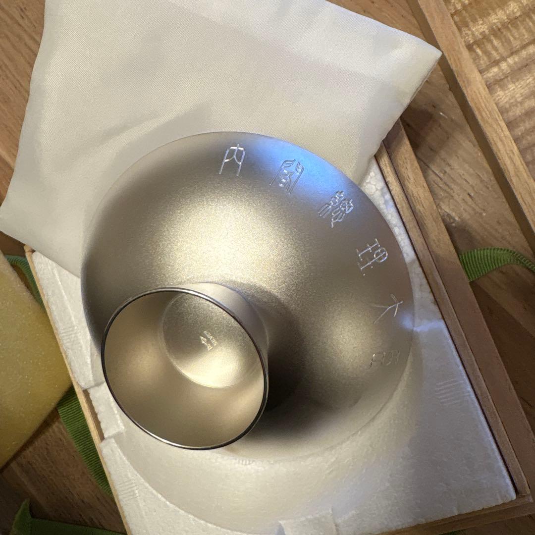 金色の花模様皿 木箱付き137ｇ